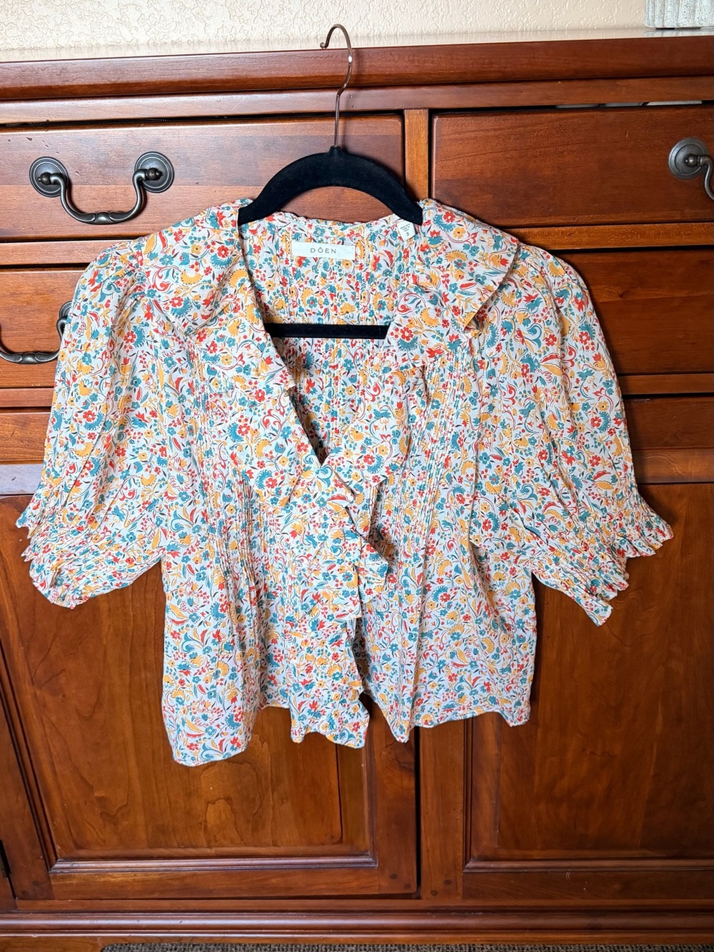 Doen Multi-Color Floral Ruffle Blouse - Picture 1 of 4